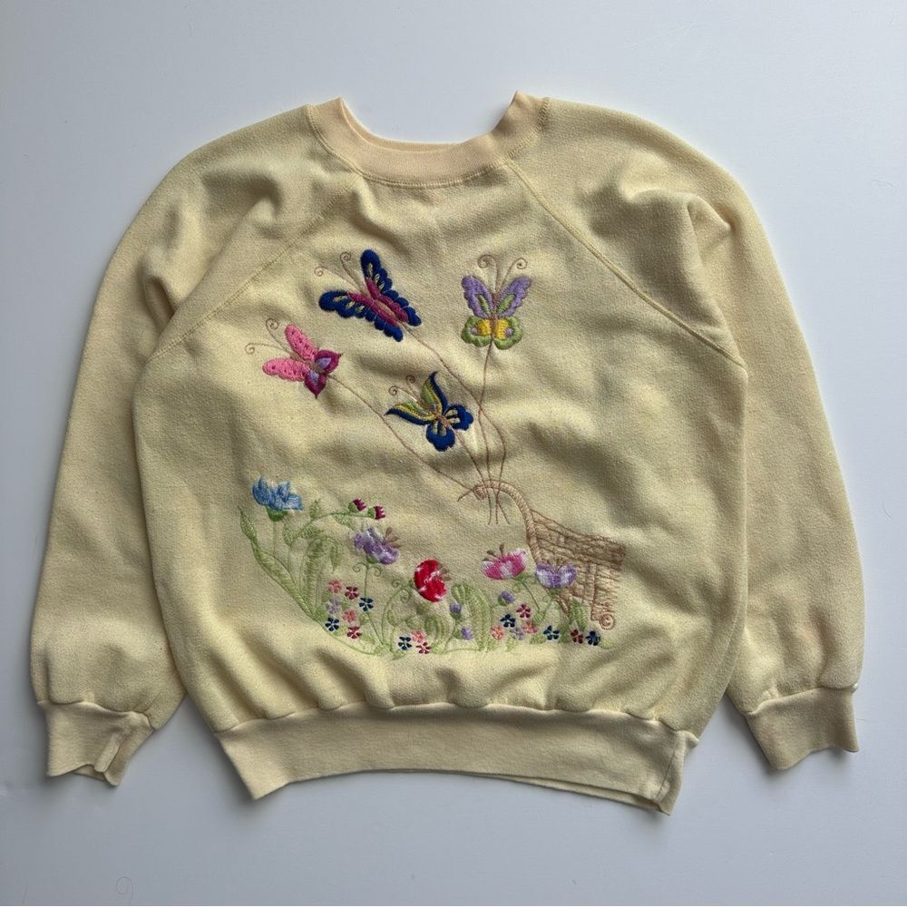 Vintage Sweatshirt with Butterfly Embroidery Women’s Size‎ Medium Yellow - Picture 3 of 11